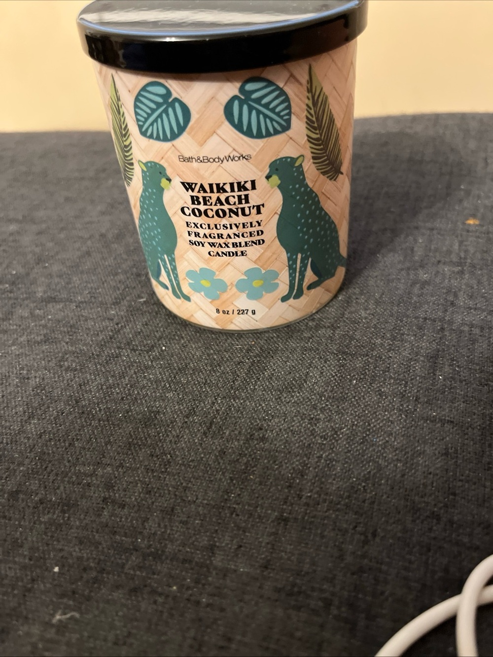 Bath & Body Works Waikiki Beach Coconut Soy Wax Blend Candle 1 Wick 8 oz.